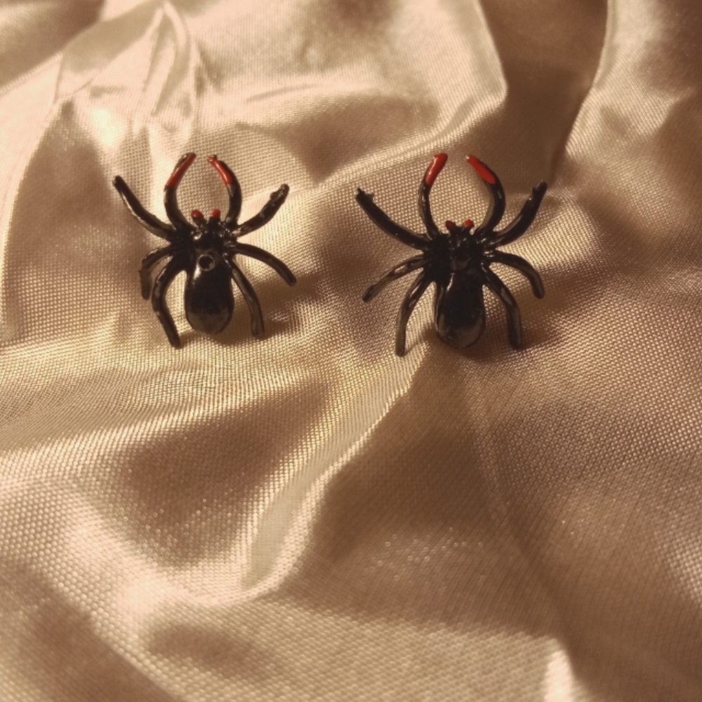 Creepy Cute Black Spider Earrings – Halloween Gothic Vibe